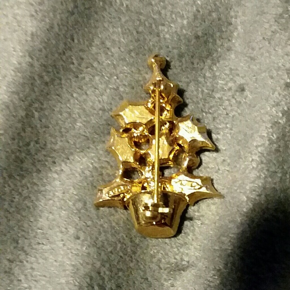 💝 Gold pin-holly/berries xmas tree pin - Picture 2 of 2
